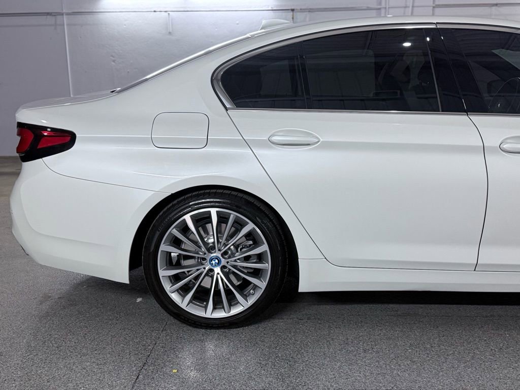 Used 2023 BMW 530e xDrive w/ Premium Package image 7