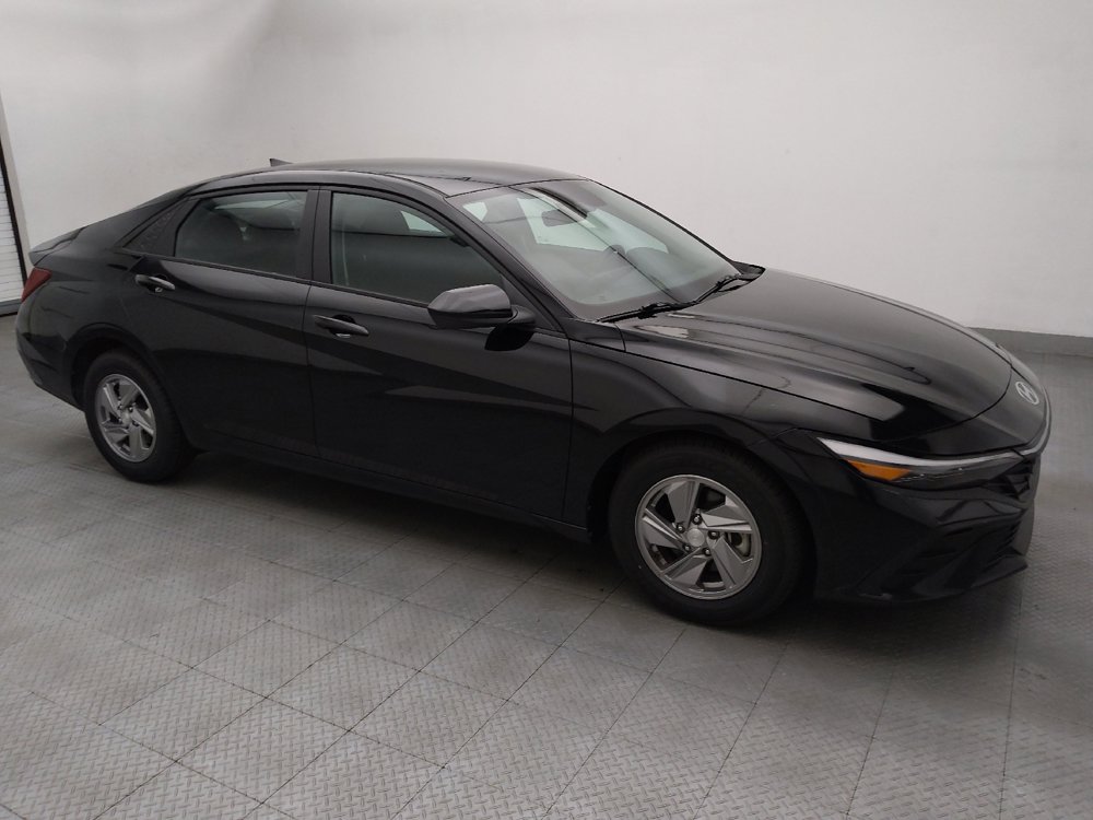 Used 2025 Hyundai Elantra SE FWD image 11