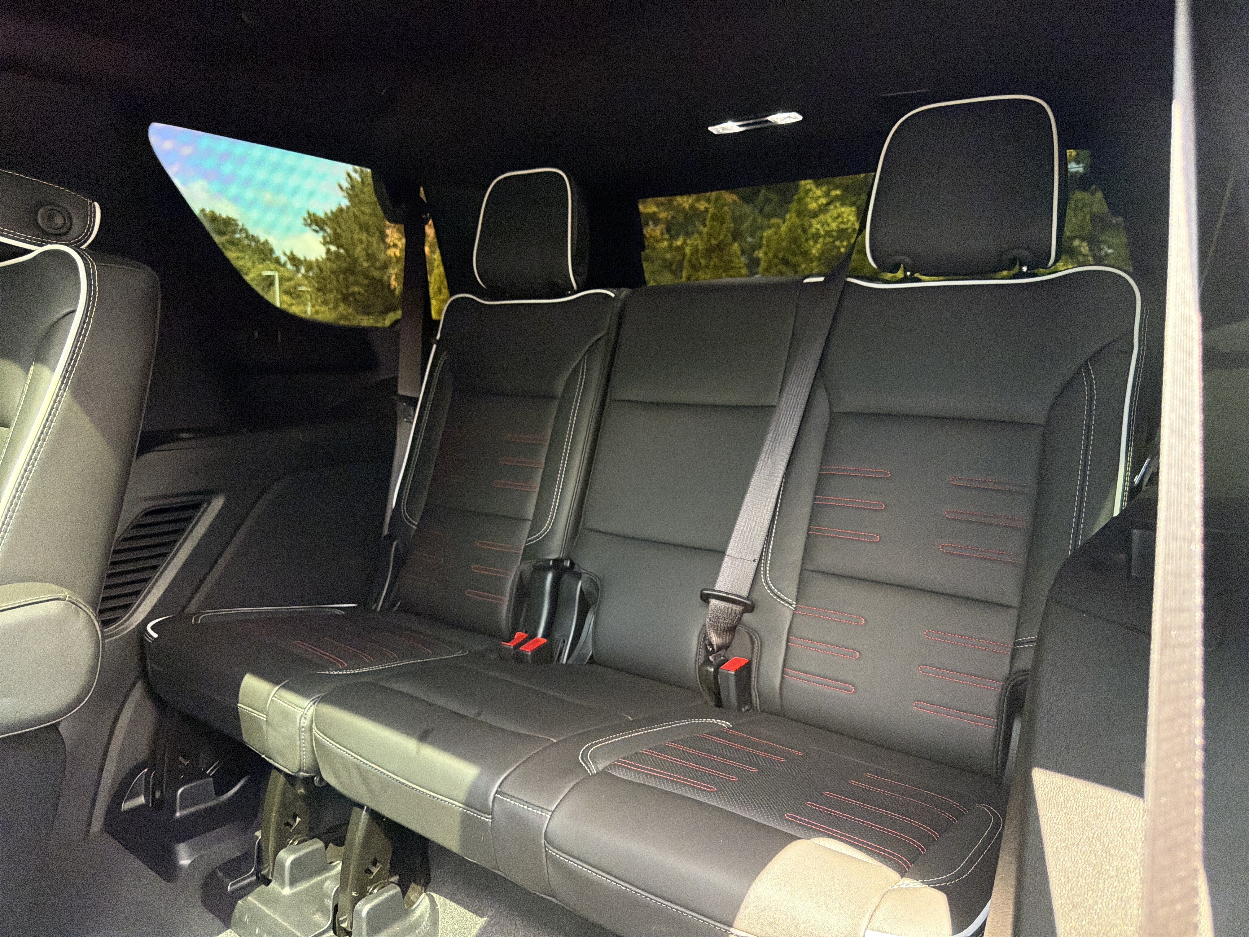 Used 2025 GMC Yukon AT4 Ultimate AWD/4WD image 9
