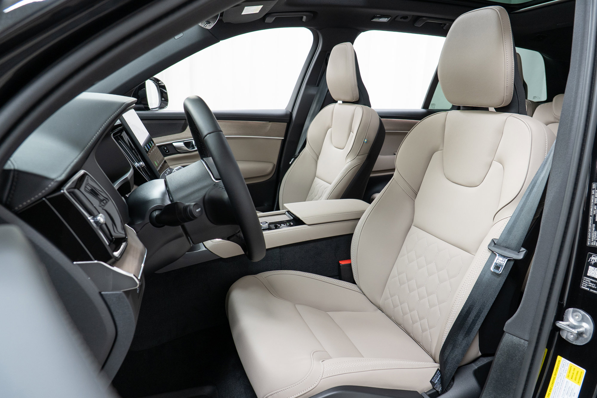 New 2026 Volvo XC90 T8 Plus w/ Protection Package Premier image 13