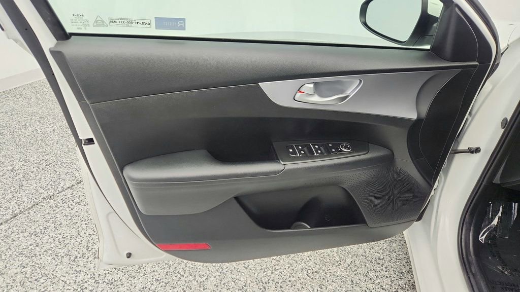 Used 2023 Kia Forte LX image 10