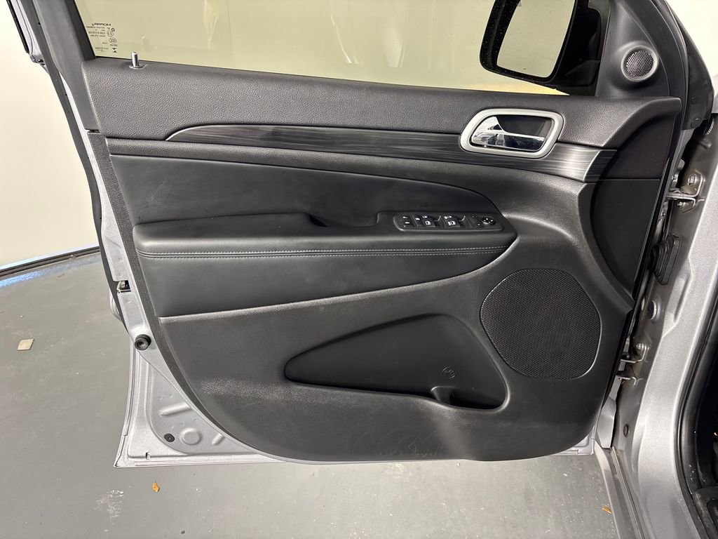 Used 2020 Jeep Grand Cherokee Altitude image 23