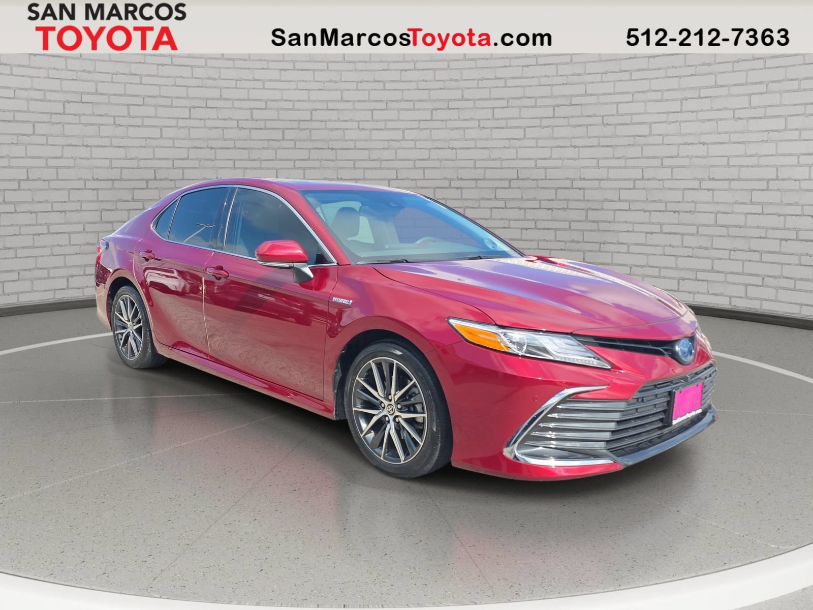 Used 2021 Toyota Camry XLE w/ Navigation Upgrade Package FWD image 3