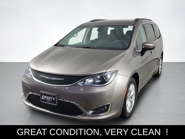 Used 2017 Chrysler Pacifica Touring Plus w/ Tire & Wheel Group FWD image 7