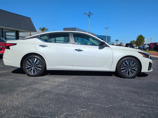 Certified 2025 Nissan Altima 2.5 SV image 4