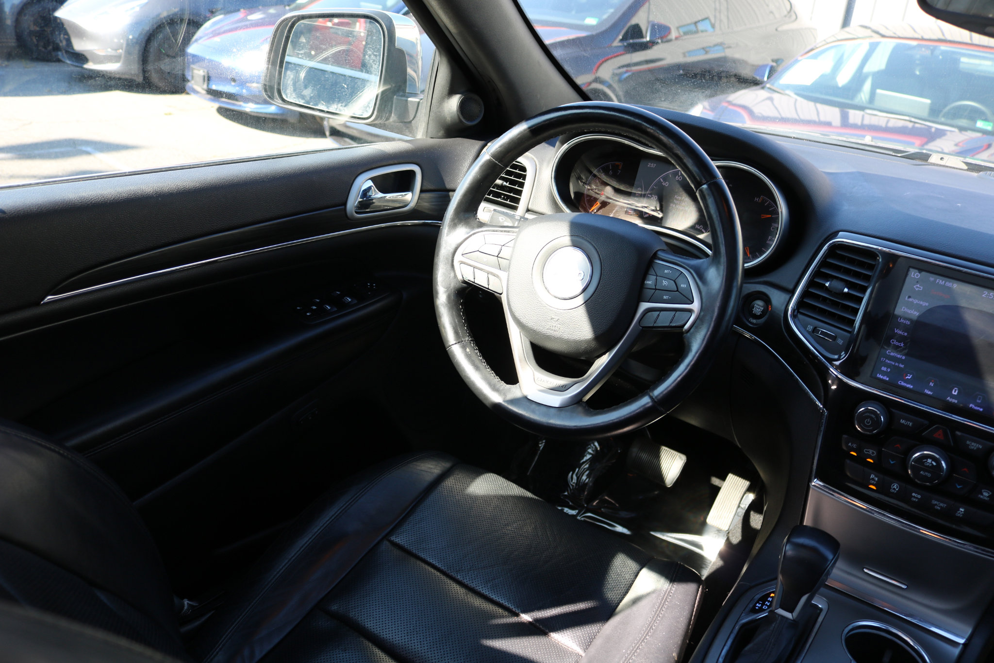 Used 2021 Jeep Grand Cherokee Limited w/ Luxury Group II image 37