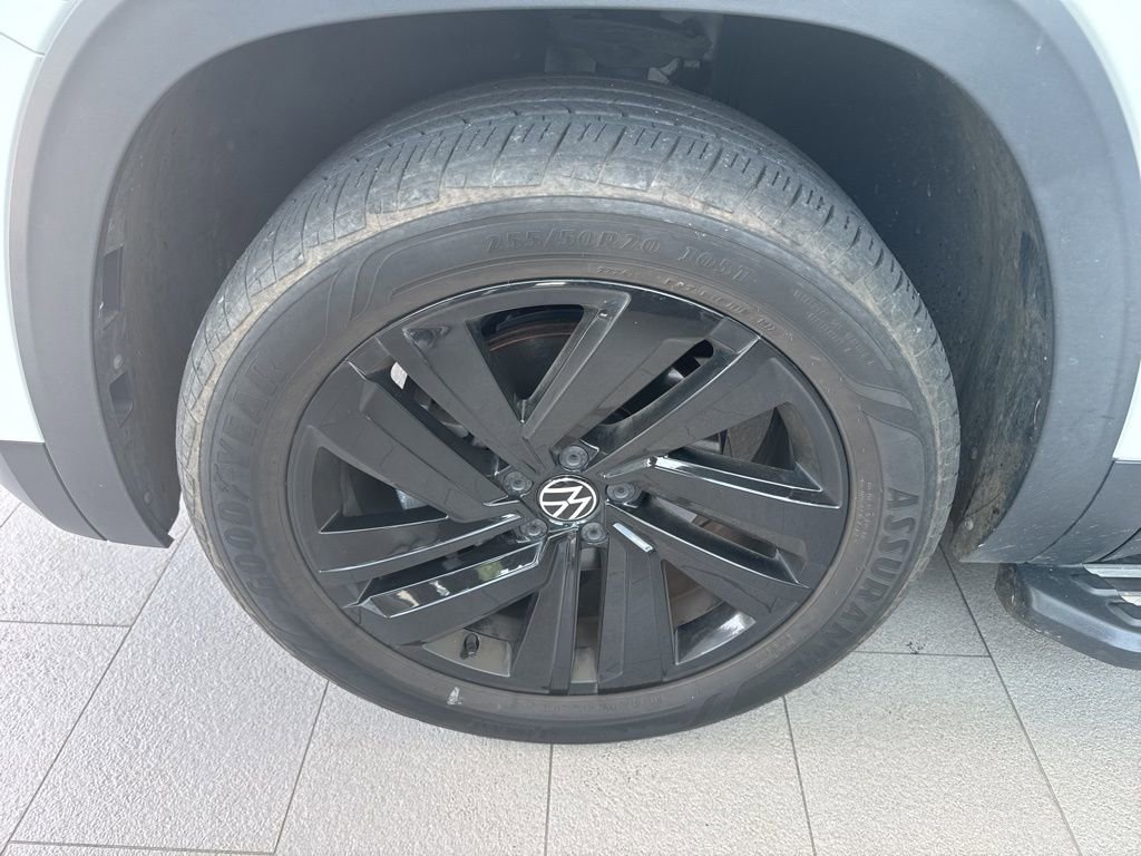 Used 2021 Volkswagen Atlas Cross Sport SE FWD image 2