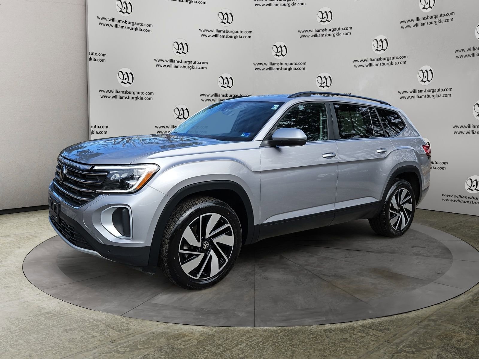 Used 2024 Volkswagen Atlas SE image 1