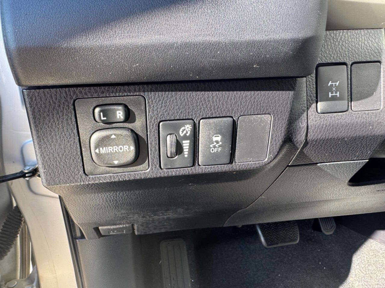 Used 2014 Toyota RAV4 LE image 17