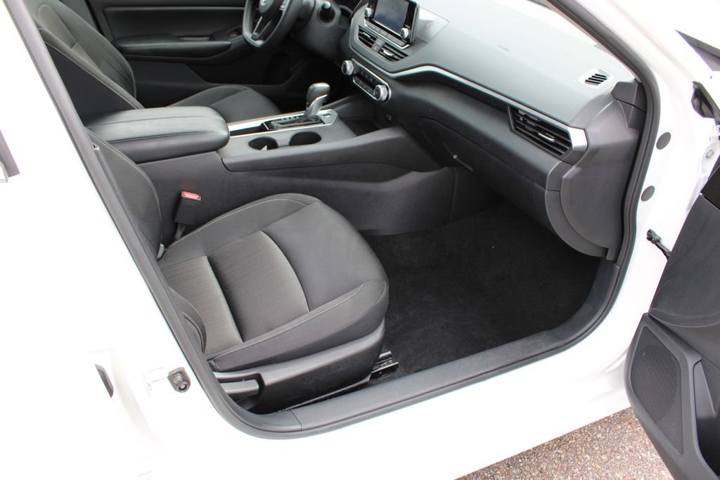 Used 2024 Nissan Altima 2.5 S FWD image 6