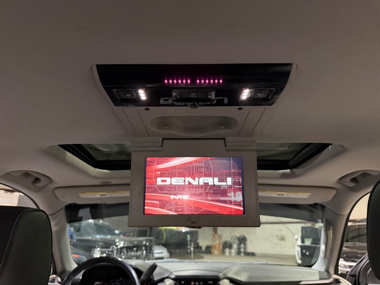 Used 2015 GMC Yukon XL Denali w/ Touring Package RWD image 28