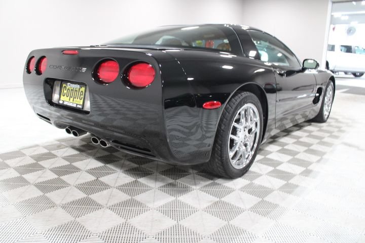 Used 2001 Chevrolet Corvette Coupe w/ Preferred Equipment Group1 RWD image 9