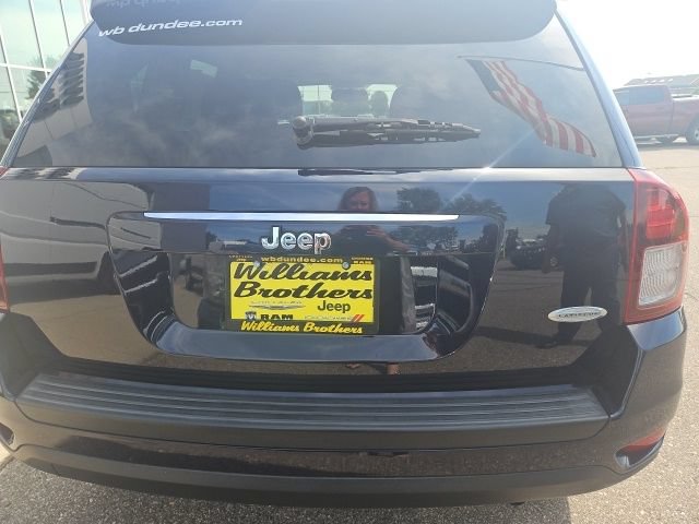 Used 2017 Jeep Compass Latitude FWD image 7