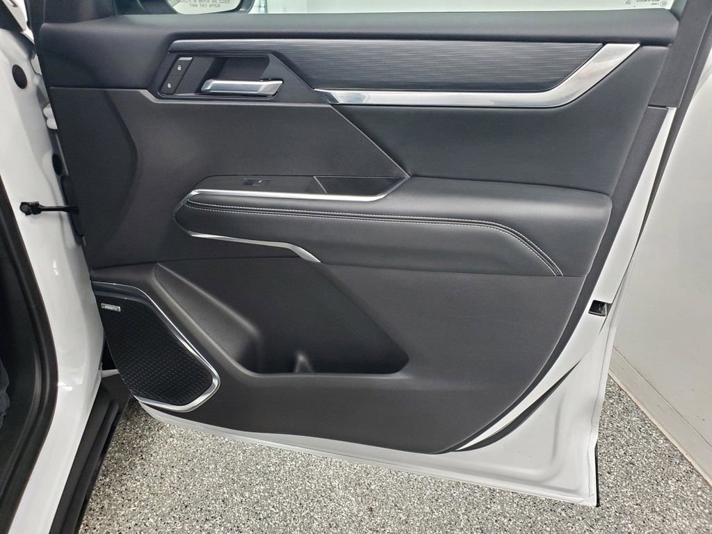 Used 2025 GMC Acadia Elevation image 18