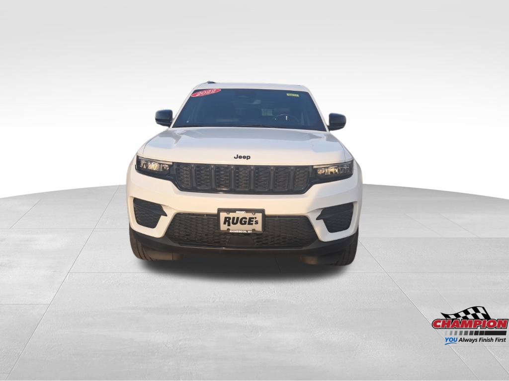 Used 2022 Jeep Grand Cherokee Altitude AWD/4WD image 9