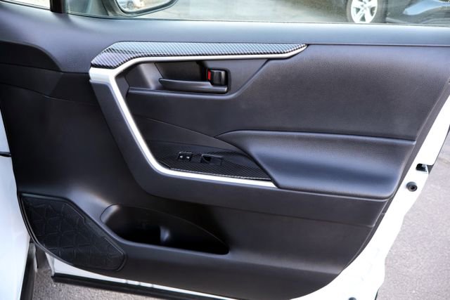 Used 2021 Toyota RAV4 LE image 16