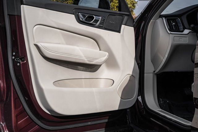 New 2026 Volvo XC60 B5 Ultra w/ Protection Package Premier image 37