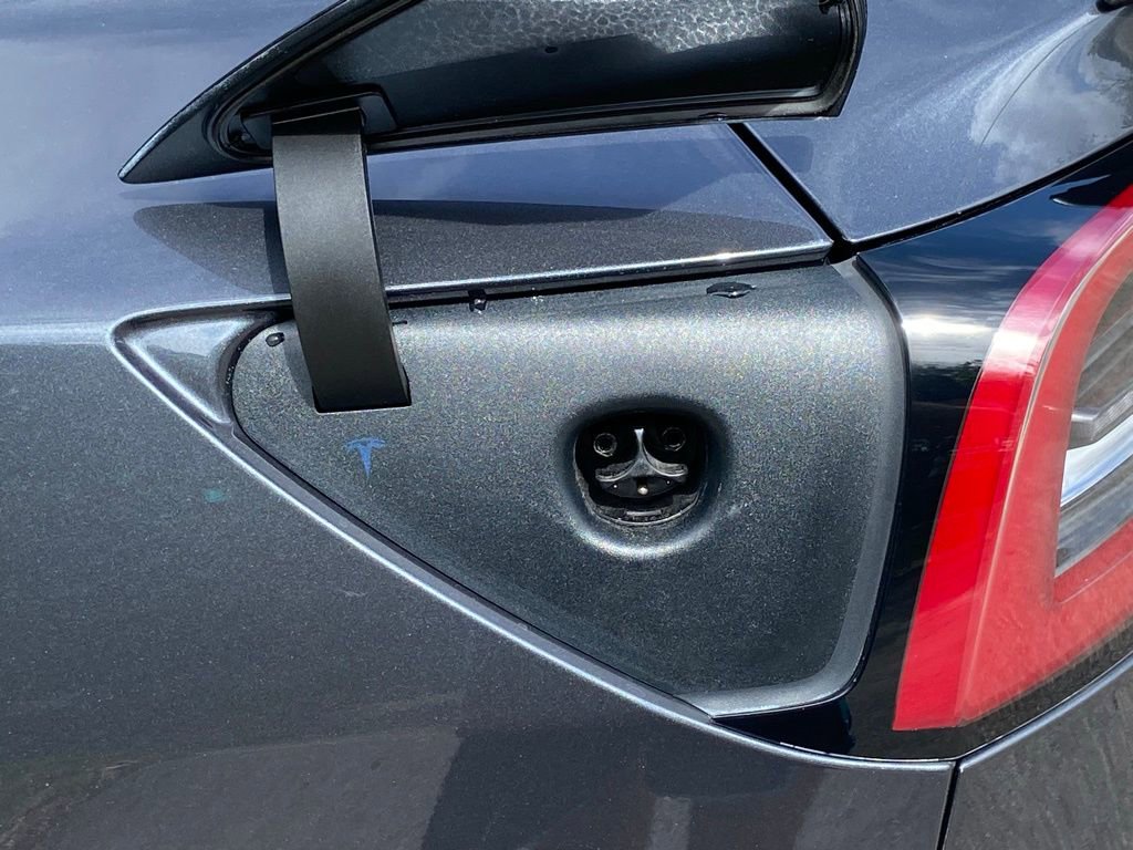 Used 2018 Tesla Model 3 Performance image 13