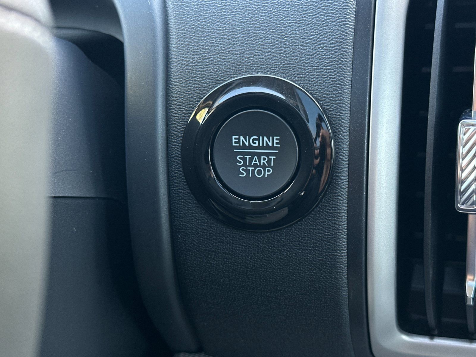 New 2025 Ford Expedition Active image 27