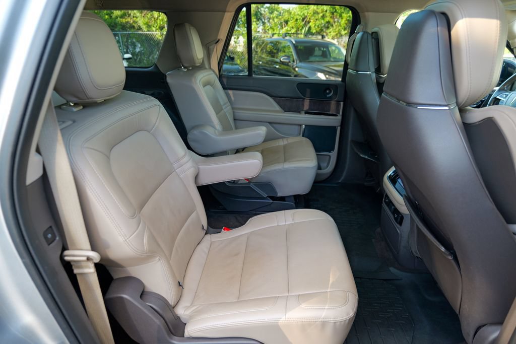 Used 2023 Lincoln Navigator L Reserve AWD/4WD image 32