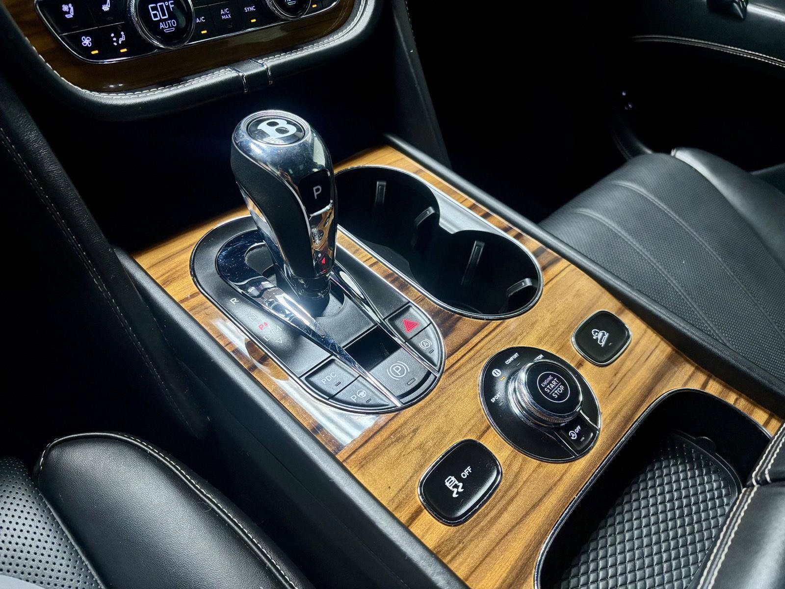 Used 2018 Bentley Bentayga AWD/4WD image 30