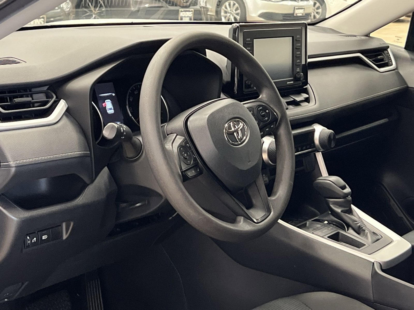 Used 2022 Toyota RAV4 LE image 15