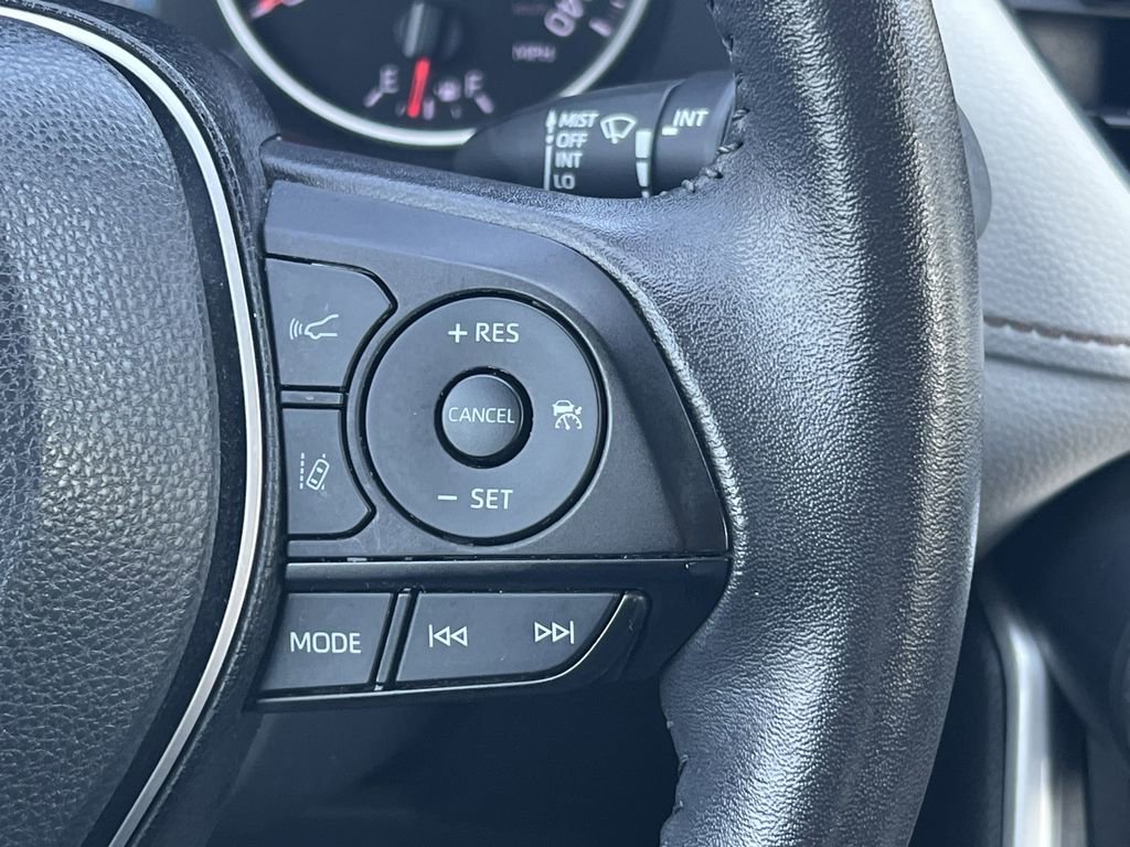 Used 2022 Toyota RAV4 XLE Premium image 23