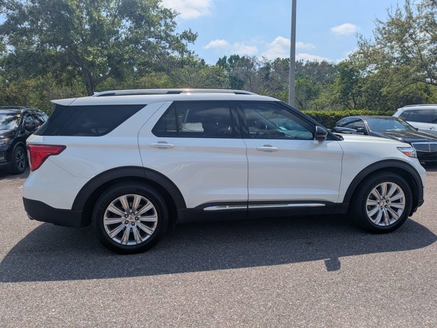 Used 2017 Ford Explorer XLT w/ Equipment Group 202A image 3