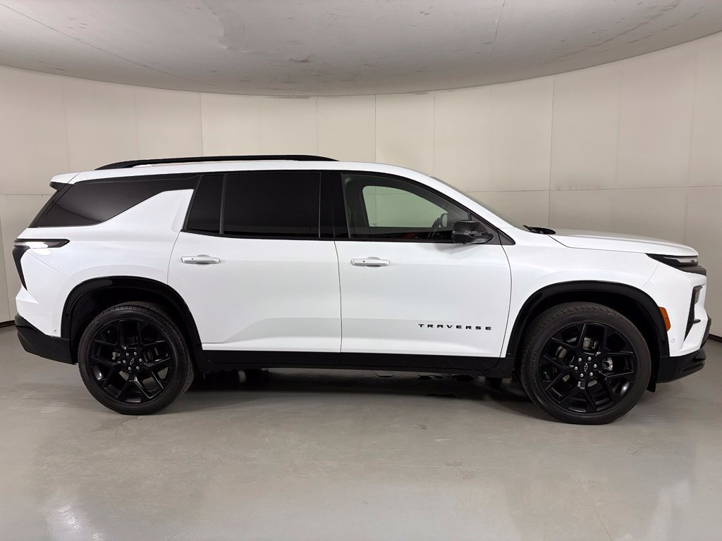 Certified 2026 Chevrolet Traverse RS w/ LPO, Floor Liner Package FWD image 11