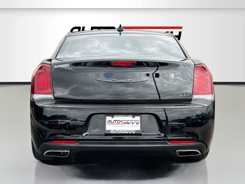 Used 2022 Chrysler 300 Touring w/ Sport Appearance Package RWD image 6