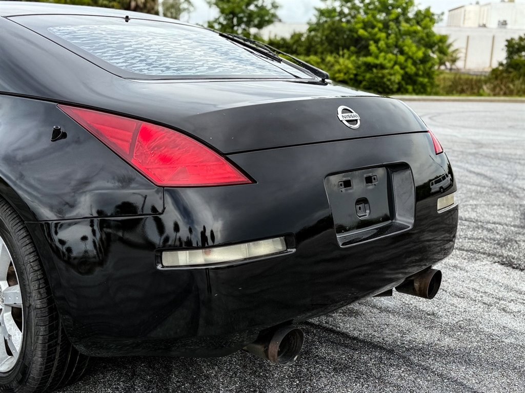 Used 2004 Nissan 350Z Enthusiast w/ Cargo Convenience Pkg image 18
