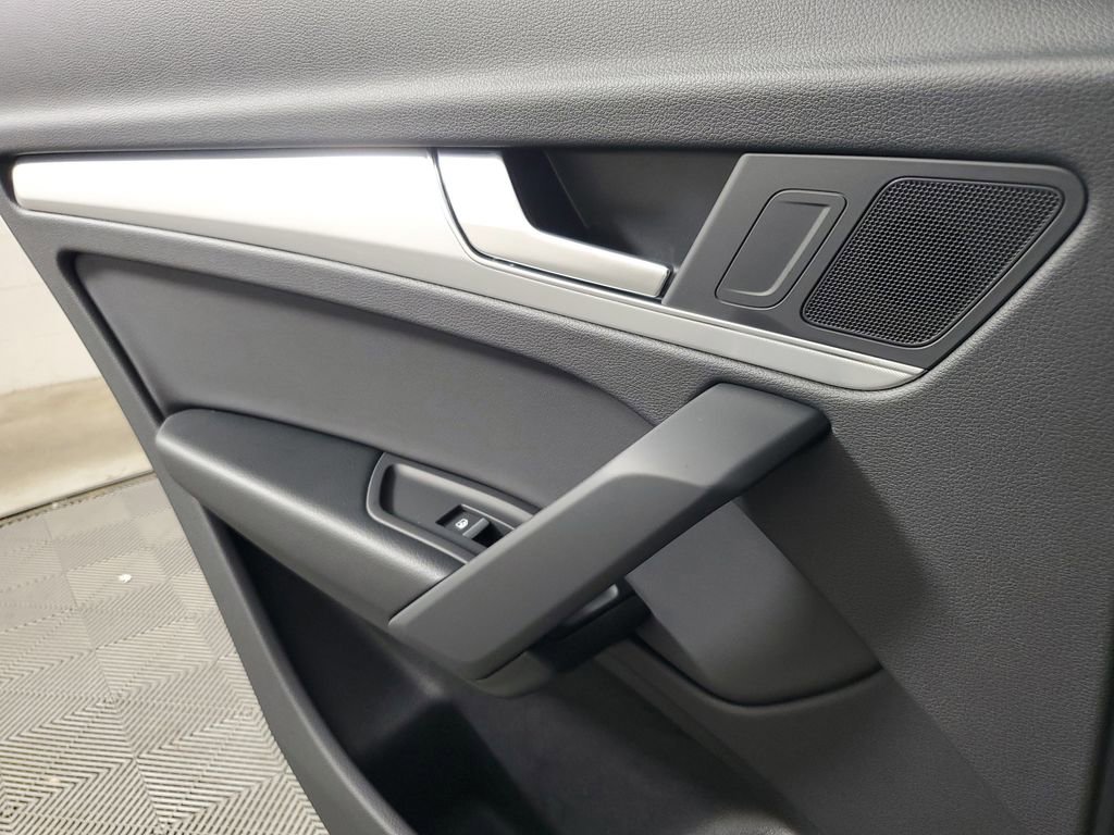 Used 2025 Audi Q5 2.0T Premium image 18