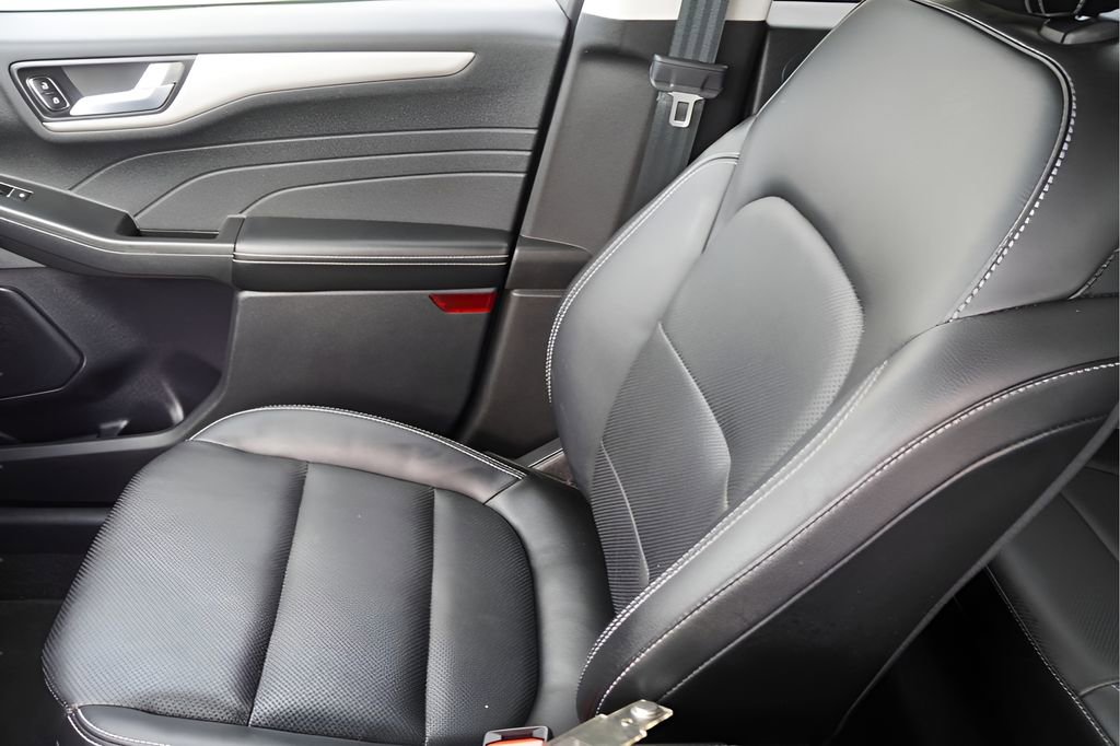 Used 2022 Ford Escape SEL w/ Technology Package image 30