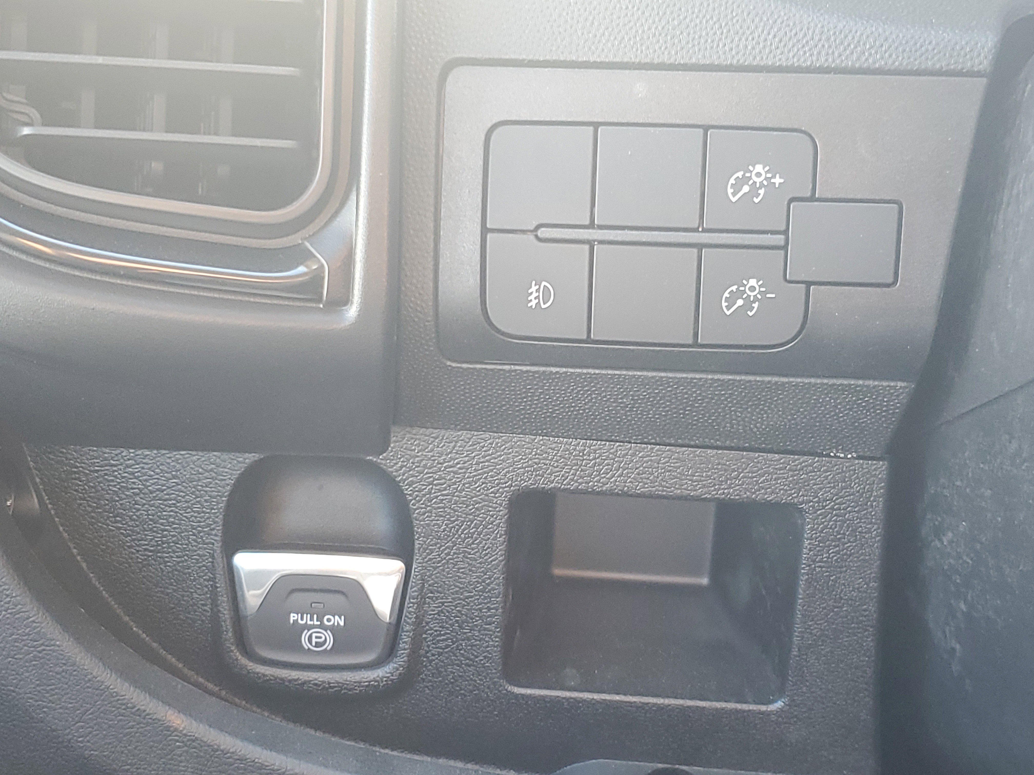 Used 2025 RAM ProMaster 2500 w/ Convenience Group image 10