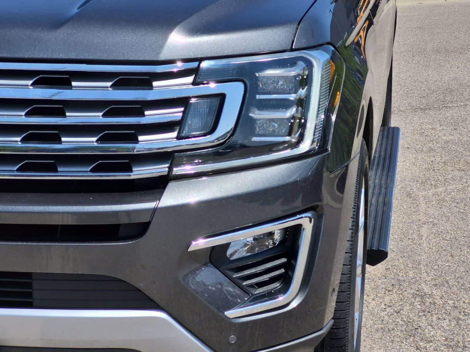 Used 2019 Ford Expedition Limited w/ Equipment Group 302A AWD/4WD image 11