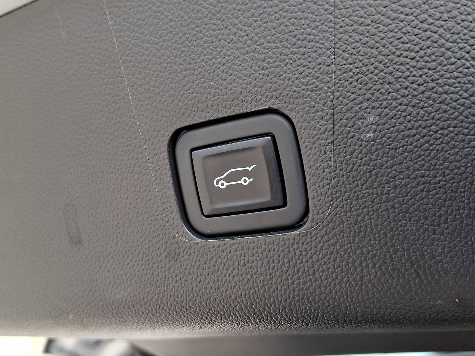 Used 2023 Chevrolet Traverse Premier AWD/4WD image 36