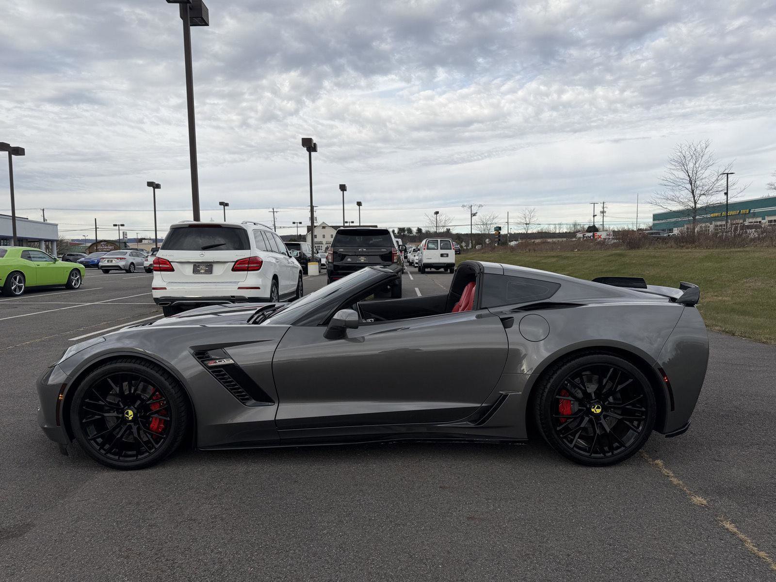 Used 2015 Chevrolet Corvette Z06 w/ 3LZ Preferred Equipment Group image 3