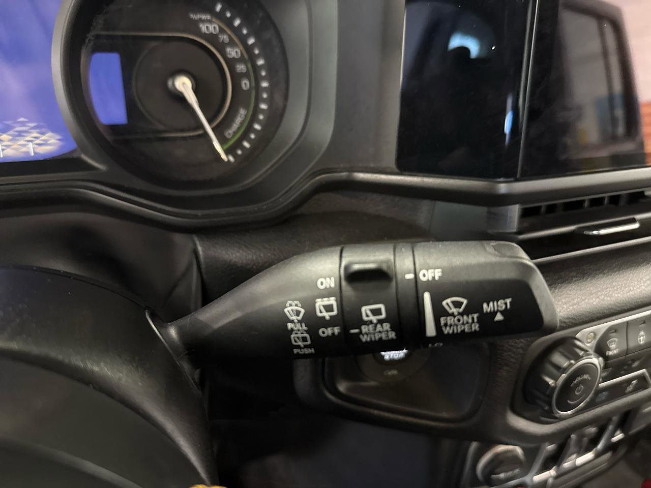 Used 2024 Jeep Wrangler Unlimited image 15