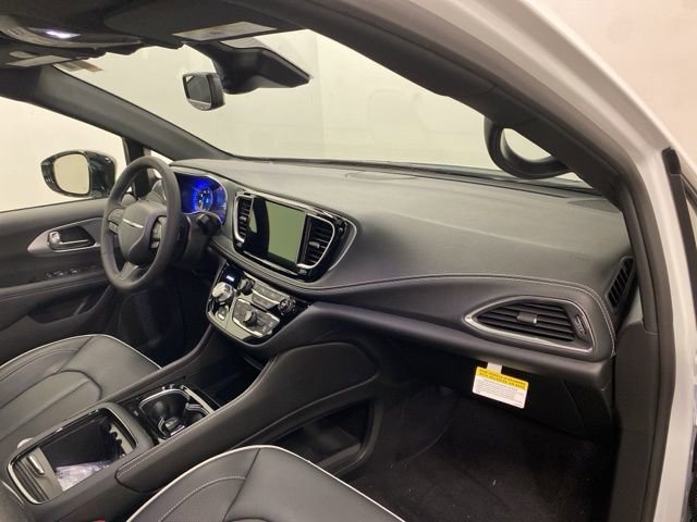 New 2026 Chrysler Pacifica Limited image 25