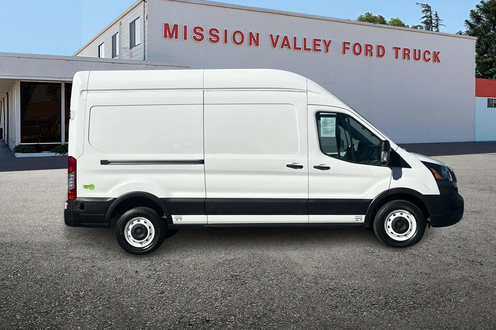 Used 2022 Ford E-Transit 148 High Roof w/ Load Area Protection Package RWD image 3