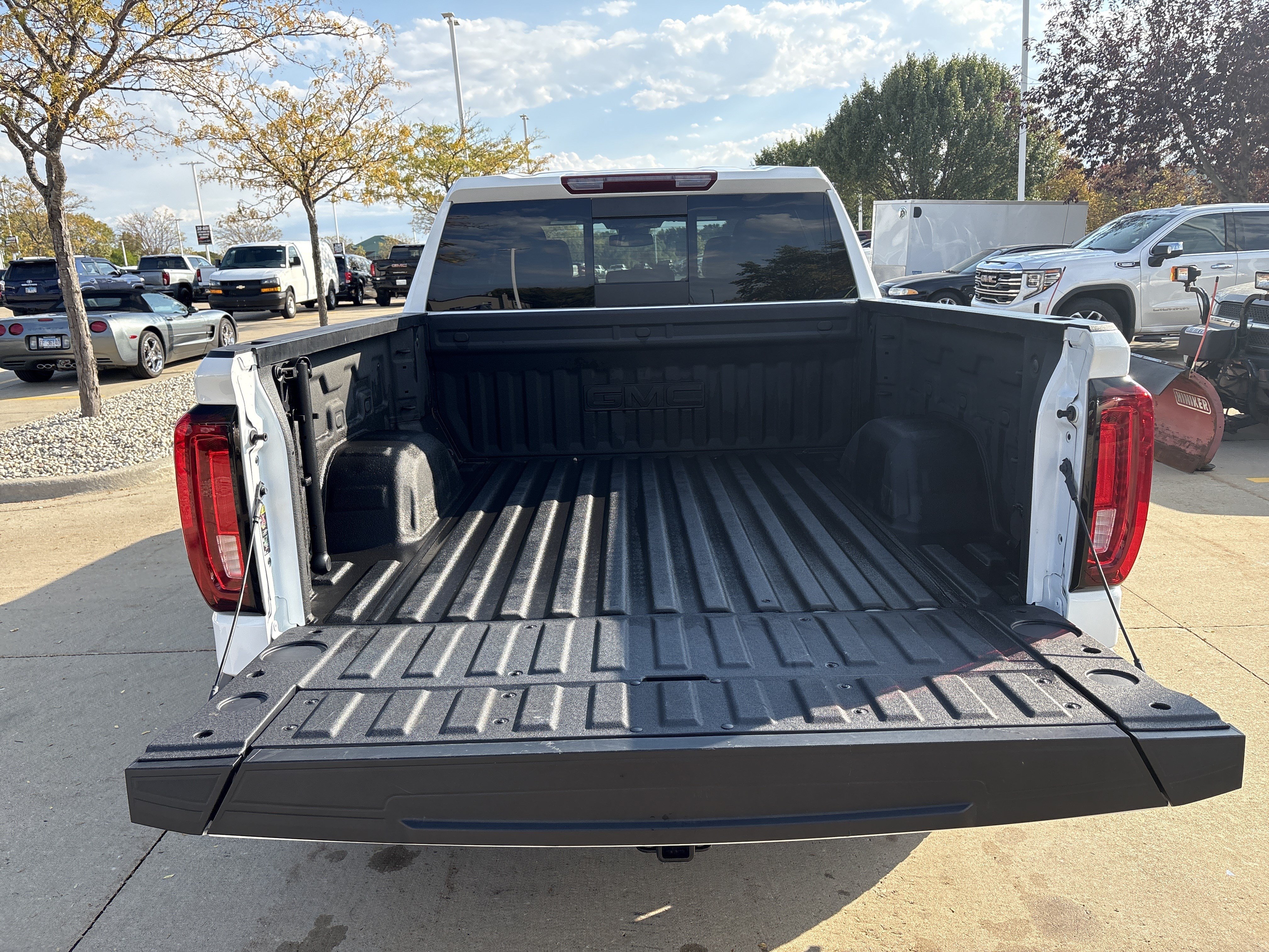 Used 2025 GMC Sierra 1500 SLT w/ SLT Premium Plus Package AWD/4WD image 18