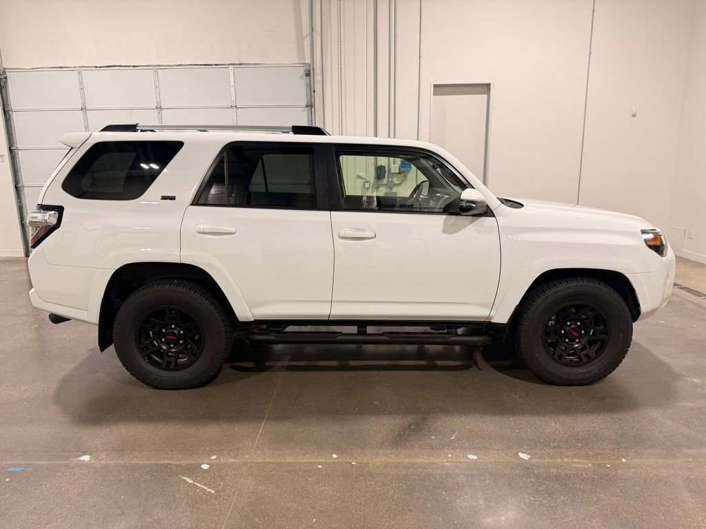 Used 2022 Toyota 4Runner SR5 Premium w/ Moonroof Package image 4