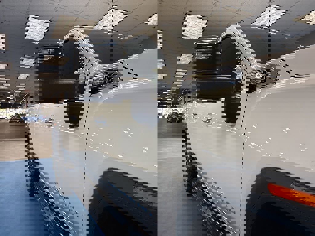 Used 2025 GMC Sierra 2500 SLT w/ SLT Premium Package image 4