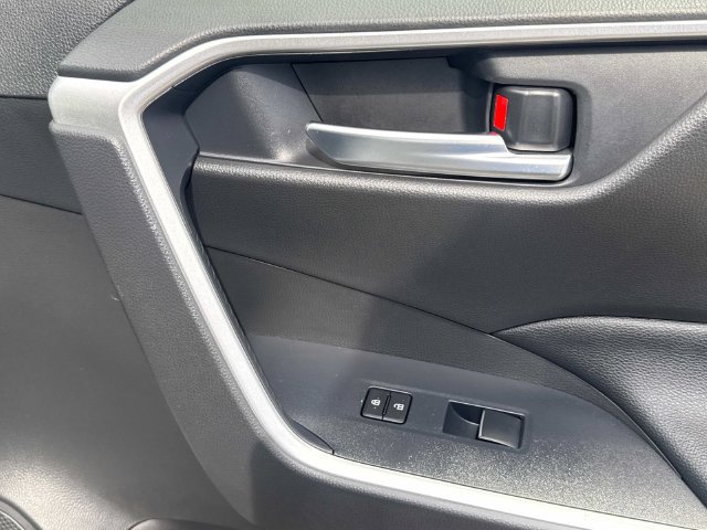 Used 2020 Toyota RAV4 XLE Premium FWD image 19