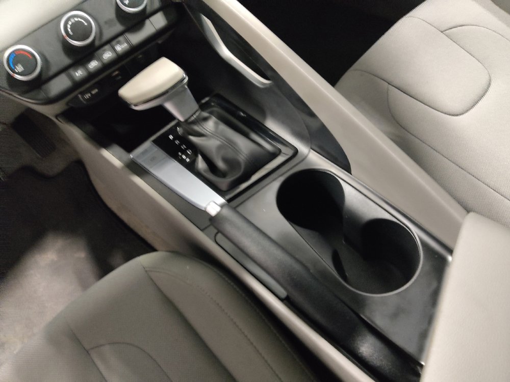 Used 2025 Hyundai Elantra SE image 26