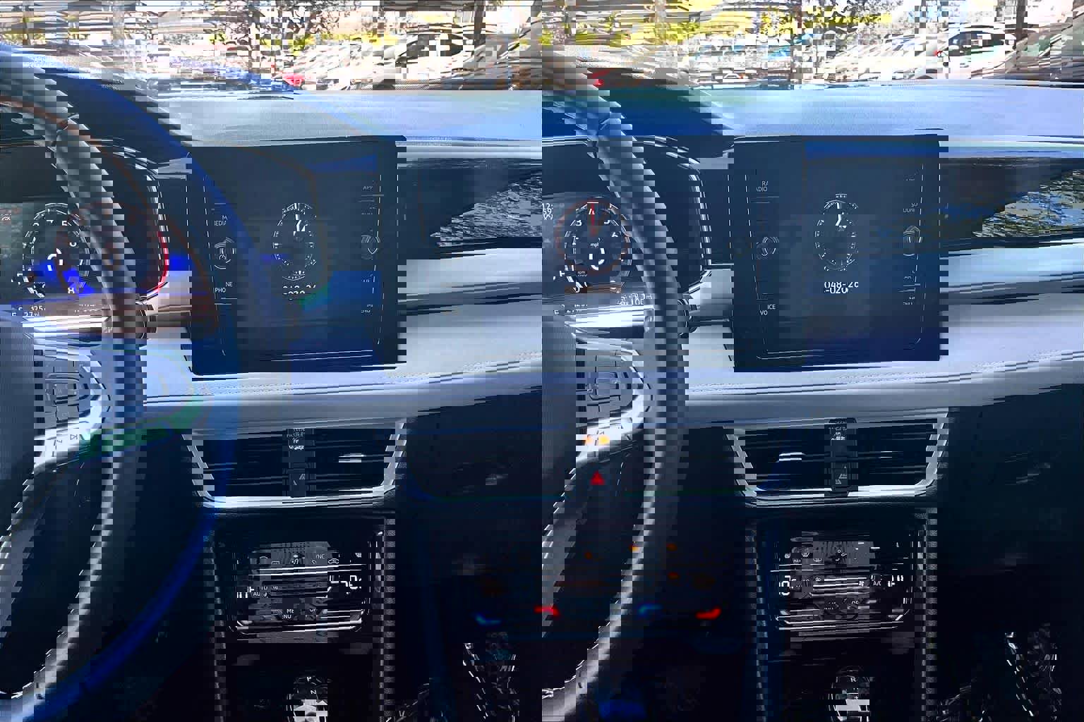 Used 2025 Volkswagen Taos SE w/ Black Wheel Package FWD image 7