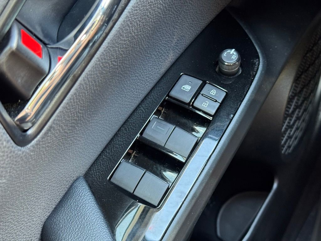 Certified 2022 Toyota Prius XLE image 24