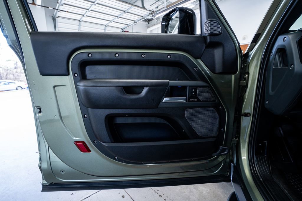 Used 2022 Land Rover Defender 90 X image 29