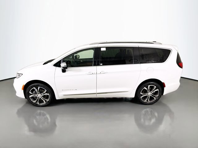 New 2026 Chrysler Pacifica Pinnacle w/ Trailer Tow Group AWD/4WD image 4
