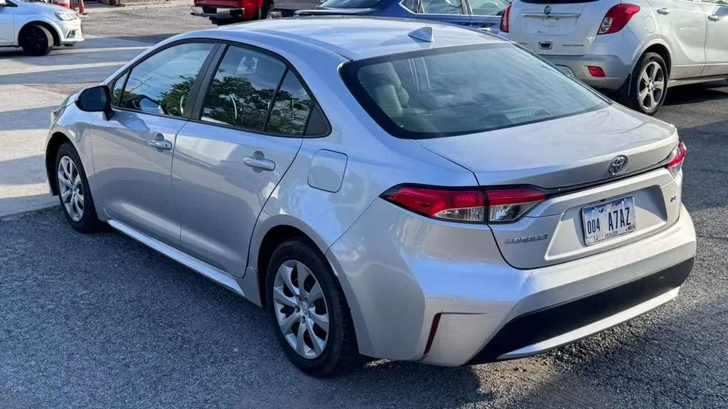 Used 2022 Toyota Corolla LE FWD image 3
